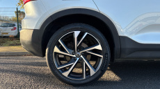 Volvo Xc40 2.0 T4 R DESIGN Pro 5dr AWD Geartronic Petrol Estate